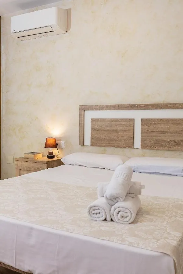 Apartamentos Lola Beach Malaga