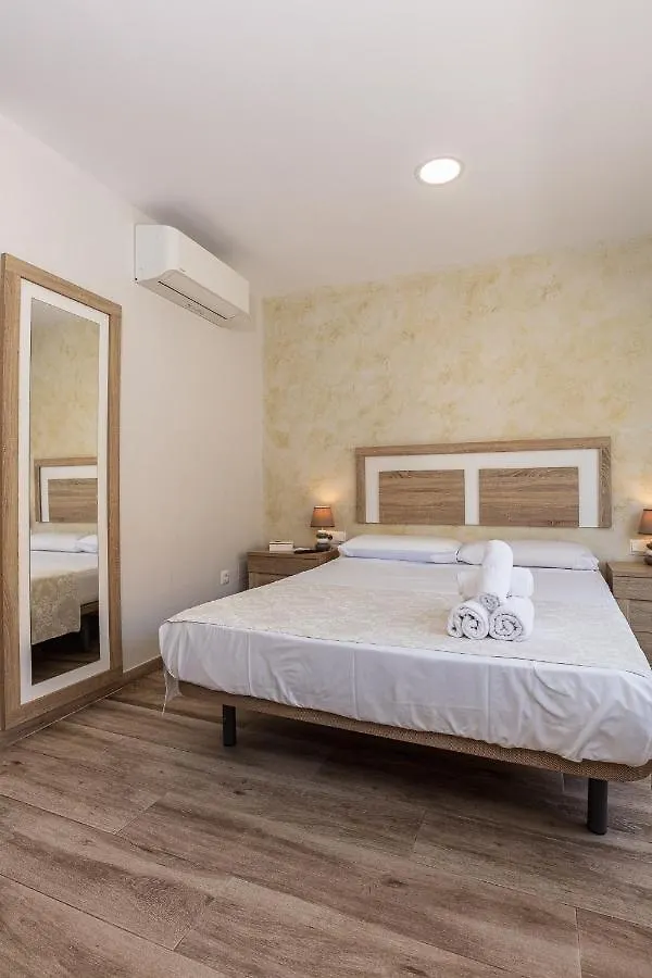 Apartamentos Lola Beach Malaga 0*,