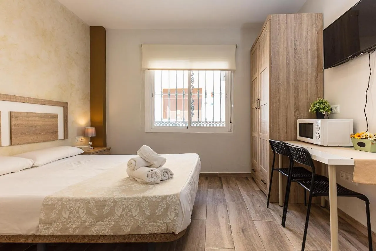 Apartamentos Lola Beach Malaga 0*,