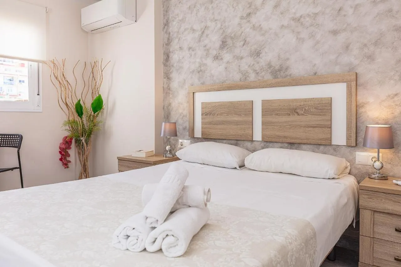 Apartamentos Lola Beach Malaga